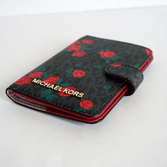 Michael Kors Accessories Michael Kors Jet Set Passport Case Wallet